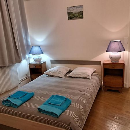 Charmant Appartement Au Pied Du Chateau Gien Exterior foto