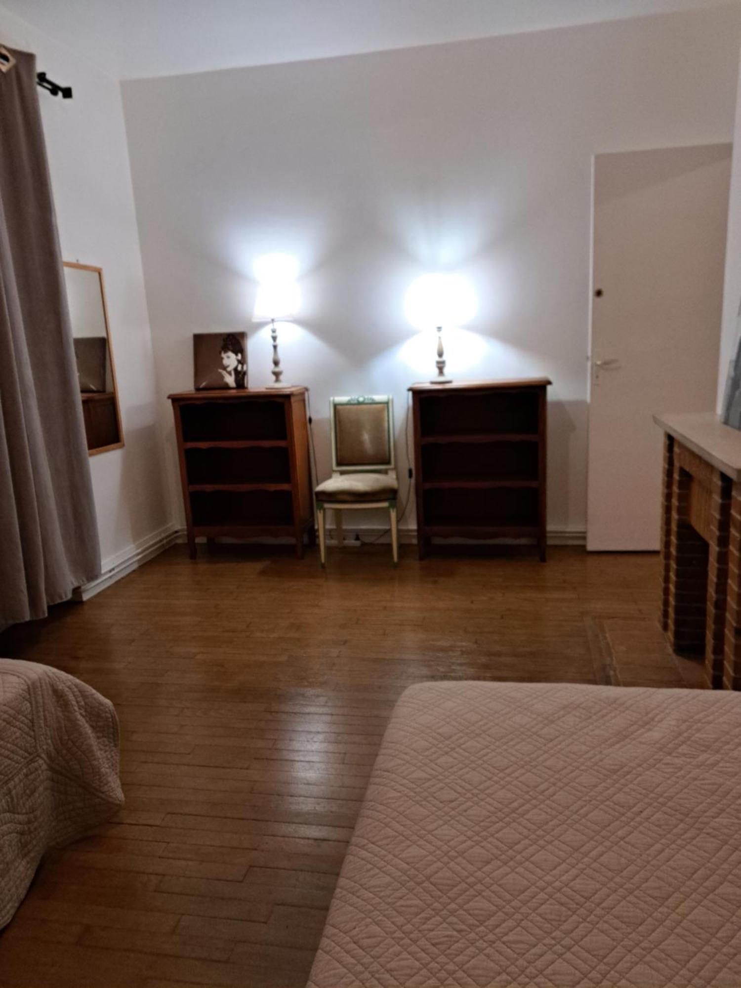 Charmant Appartement Au Pied Du Chateau Gien Exterior foto
