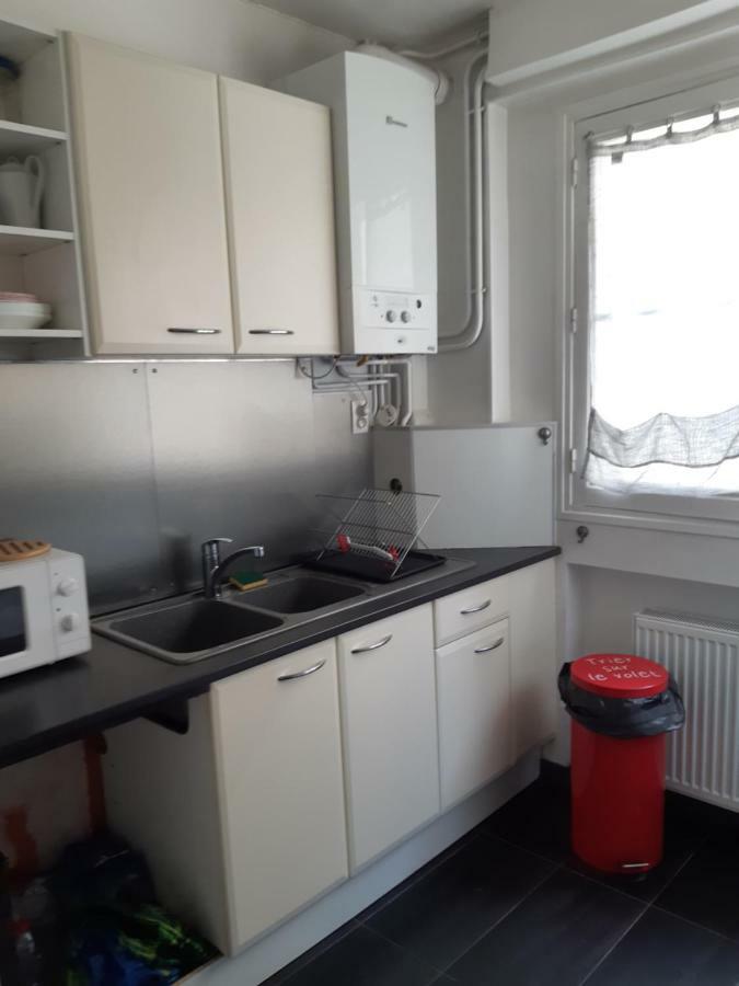 Charmant Appartement Au Pied Du Chateau Gien Exterior foto