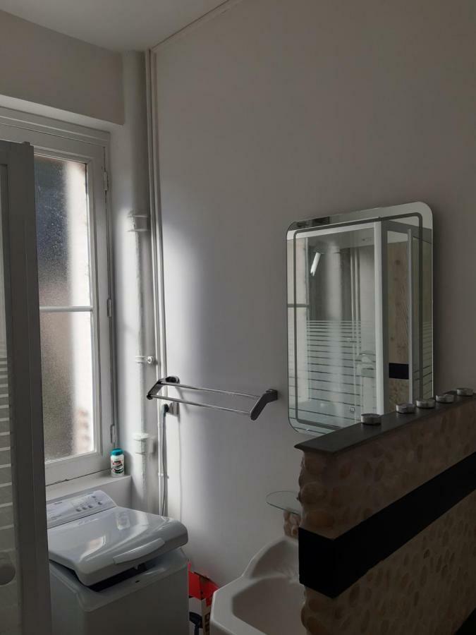 Charmant Appartement Au Pied Du Chateau Gien Exterior foto